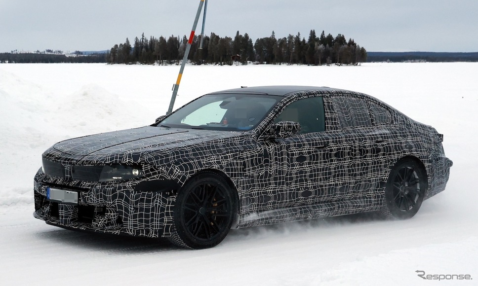 BMW M5セダン 改良新型のプロトタイプ《APOLLO NEWS SERVICE》