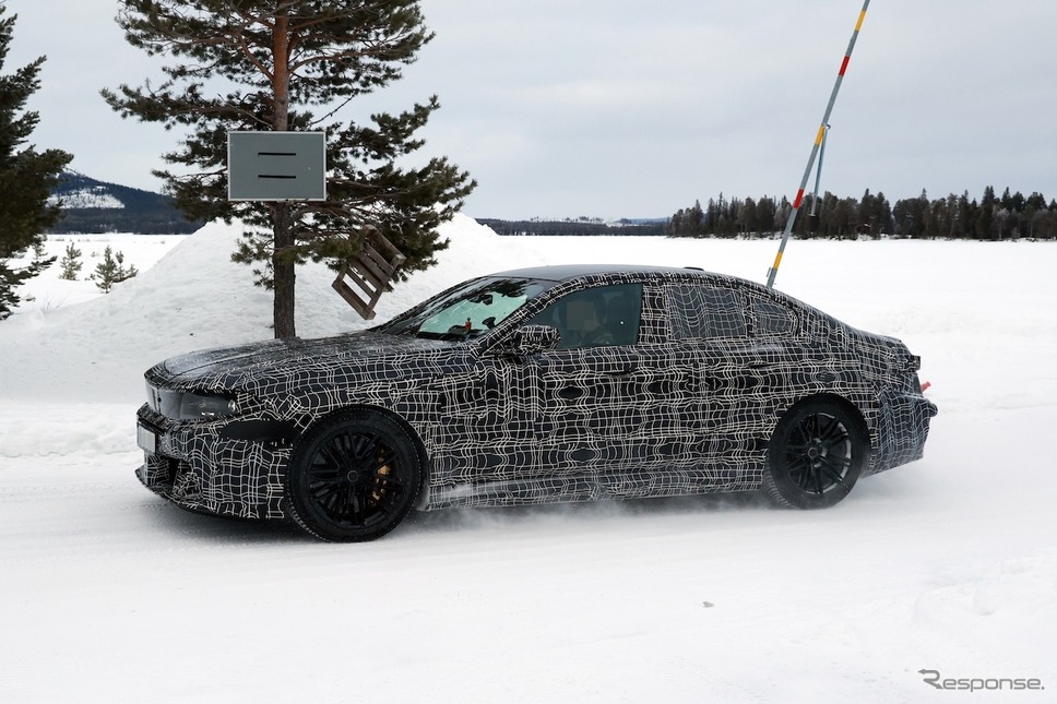 BMW M5セダン 改良新型のプロトタイプ《APOLLO NEWS SERVICE》