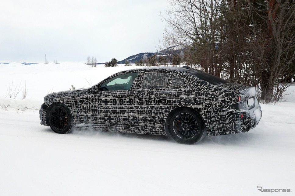 BMW M5セダン 改良新型のプロトタイプ《APOLLO NEWS SERVICE》