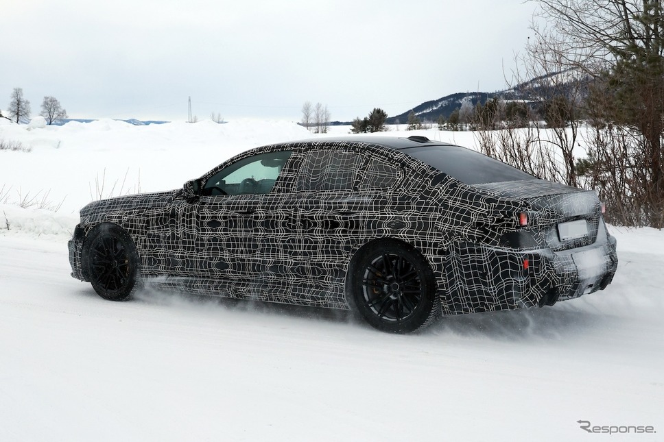 BMW M5セダン 改良新型のプロトタイプ《APOLLO NEWS SERVICE》
