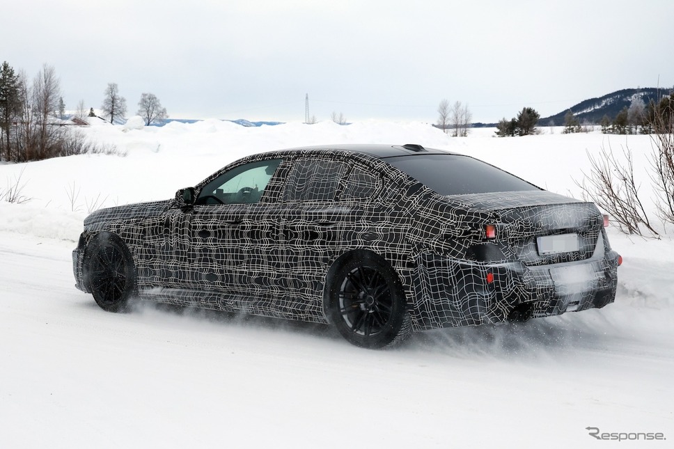 BMW M5セダン 改良新型のプロトタイプ《APOLLO NEWS SERVICE》