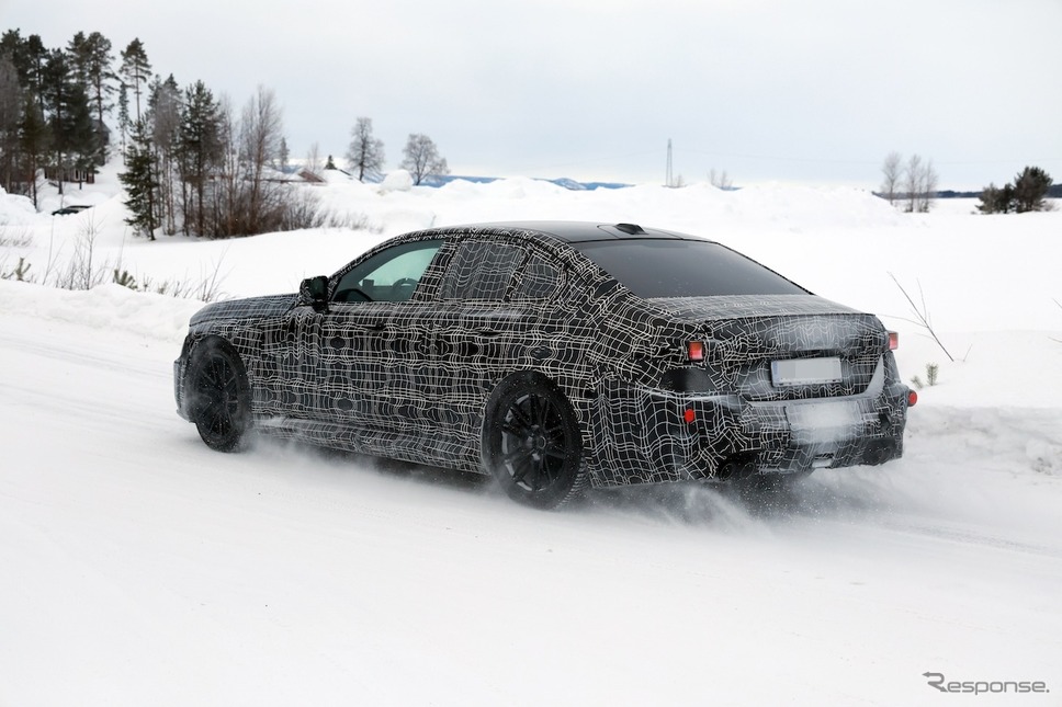 BMW M5セダン 改良新型のプロトタイプ《APOLLO NEWS SERVICE》