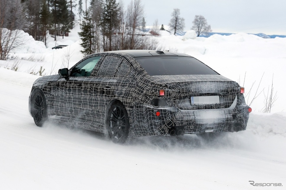 BMW M5セダン 改良新型のプロトタイプ《APOLLO NEWS SERVICE》