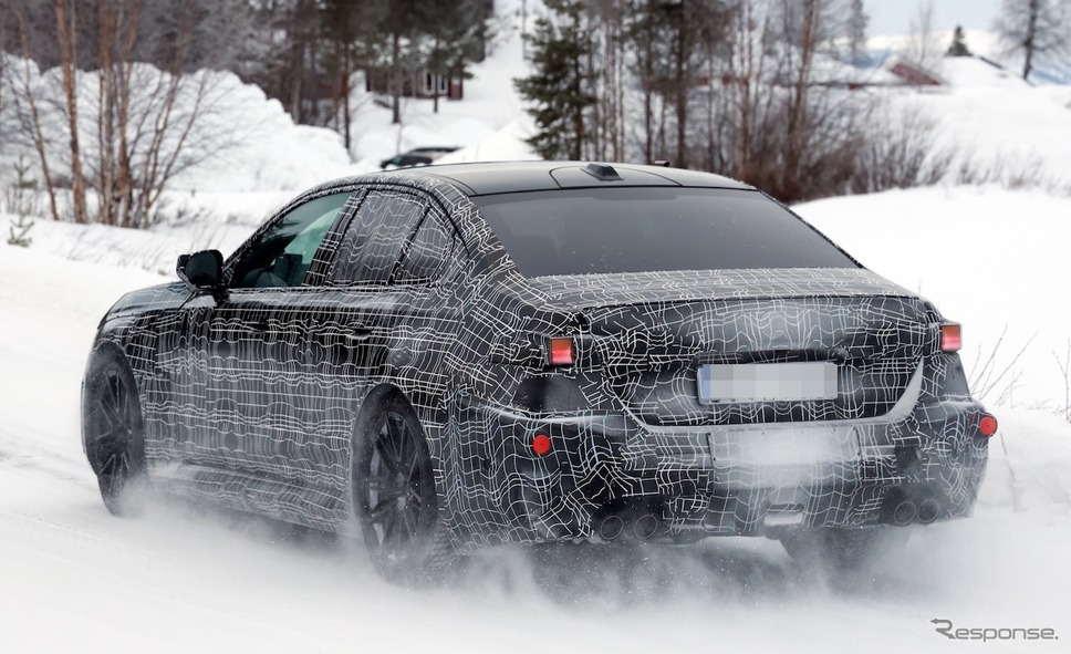 BMW M5セダン 改良新型のプロトタイプ《APOLLO NEWS SERVICE》
