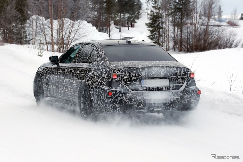 BMW M5セダン 改良新型のプロトタイプ《APOLLO NEWS SERVICE》