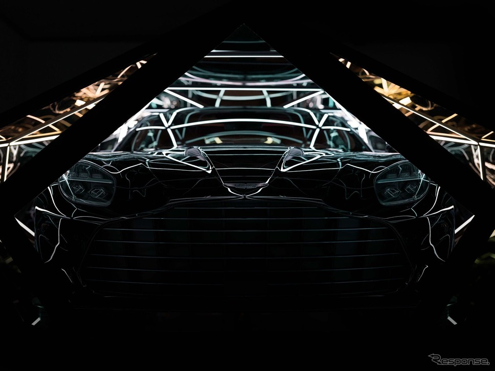 アストンマーティン『ヴァンキッシュ』新型の巨大な光彫刻のアート作品《photo by Aston Martin》