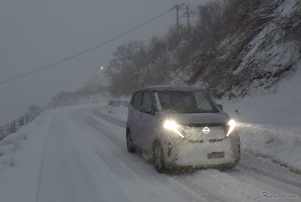 サクラは前輪駆動だが、積雪踏破能力はかなりのものだった。《写真撮影 井元康一郎》