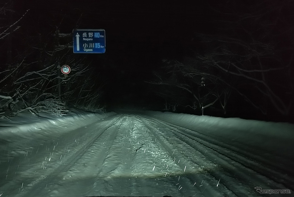 新雪が積もりつつある長野県道31号、通称オリンピック道路。サクラにとってはモノの数ではなかった。《写真撮影 井元康一郎》