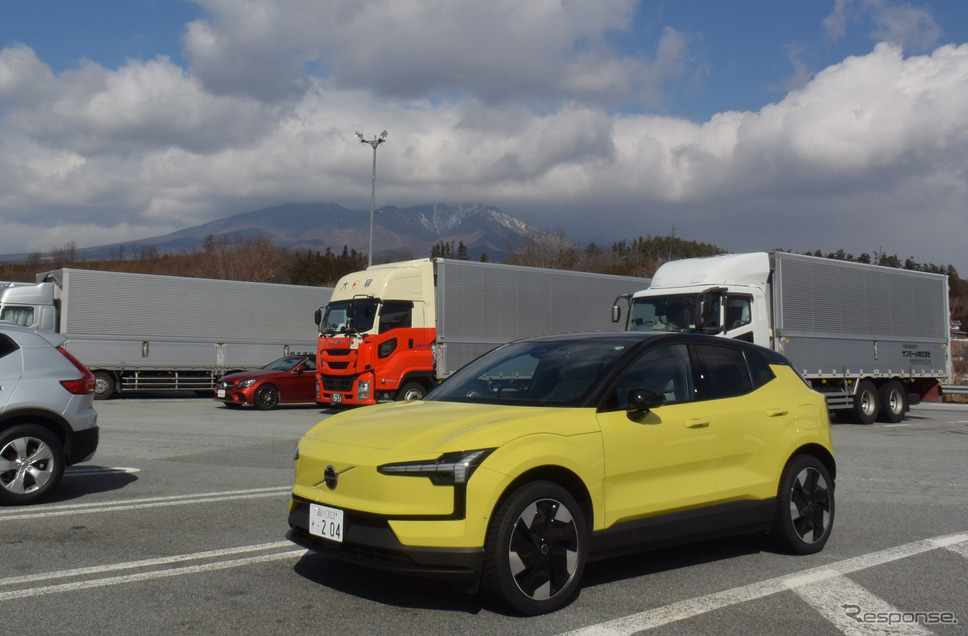 ボルボ EX30。中央自動車道八ヶ岳パーキングエリアにて。《写真撮影 井元康一郎》