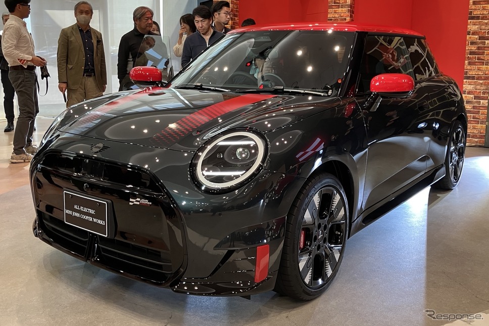 MINI ジョン・クーパー・ワークスE《写真撮影 高木啓》