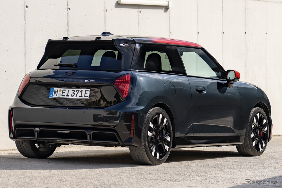MINI ジョン・クーパー・ワークスE《photo by BMW》