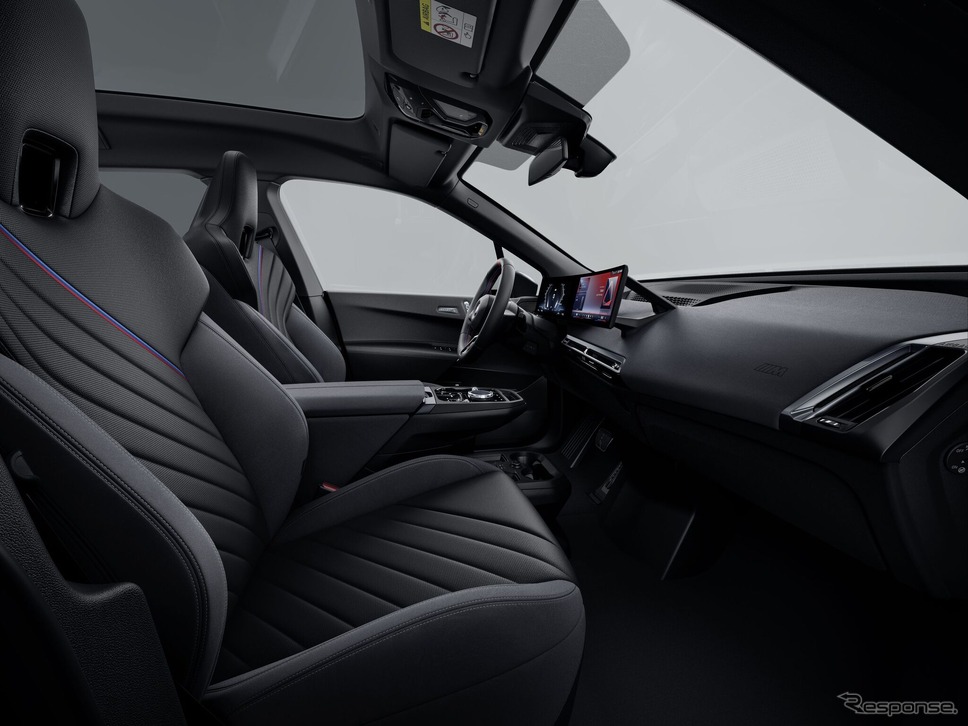 BMW『iX』改良新型の「M70 xDrive」《photo by BMW》