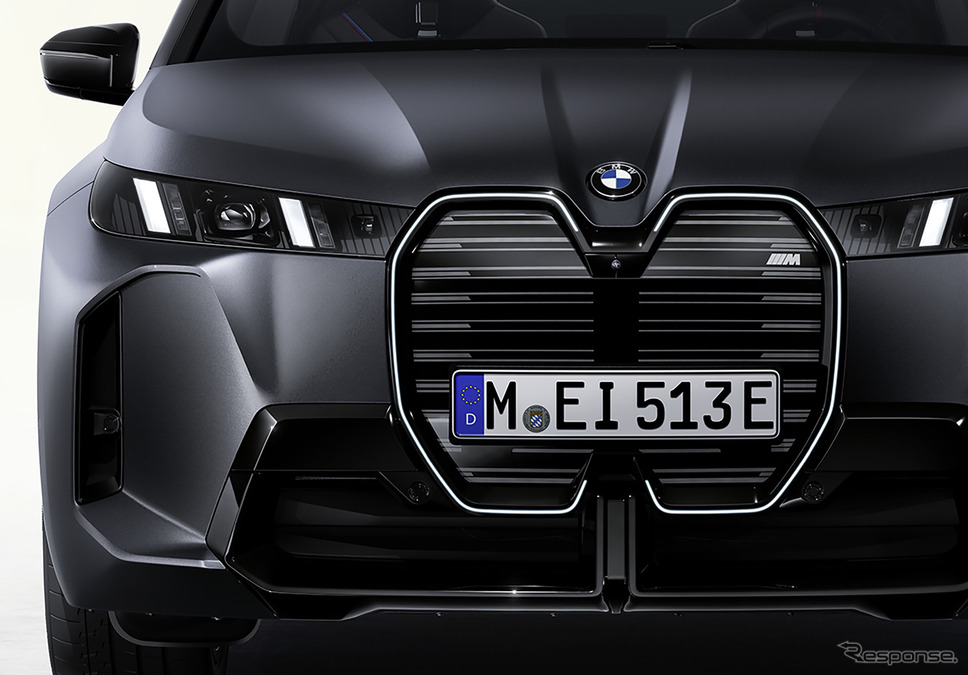BMW『iX』改良新型の「M70 xDrive」《photo by BMW》