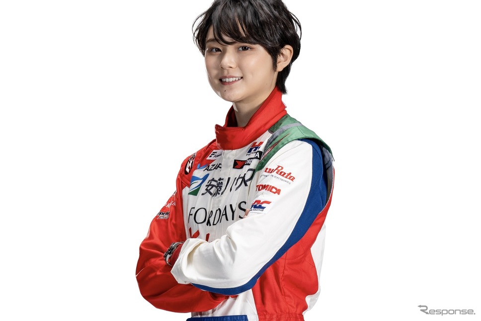 Juju 選手(レーシングスーツ左腕の TOMICA ロゴ)《写真提供 タカラトミー》