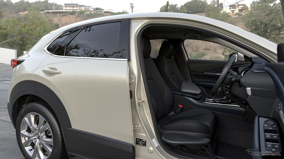 マツダCX-30の手動運転装置付きの「Self-empowerment Driving Vehicle」(略称SeDV)《写真提供 マツダ》