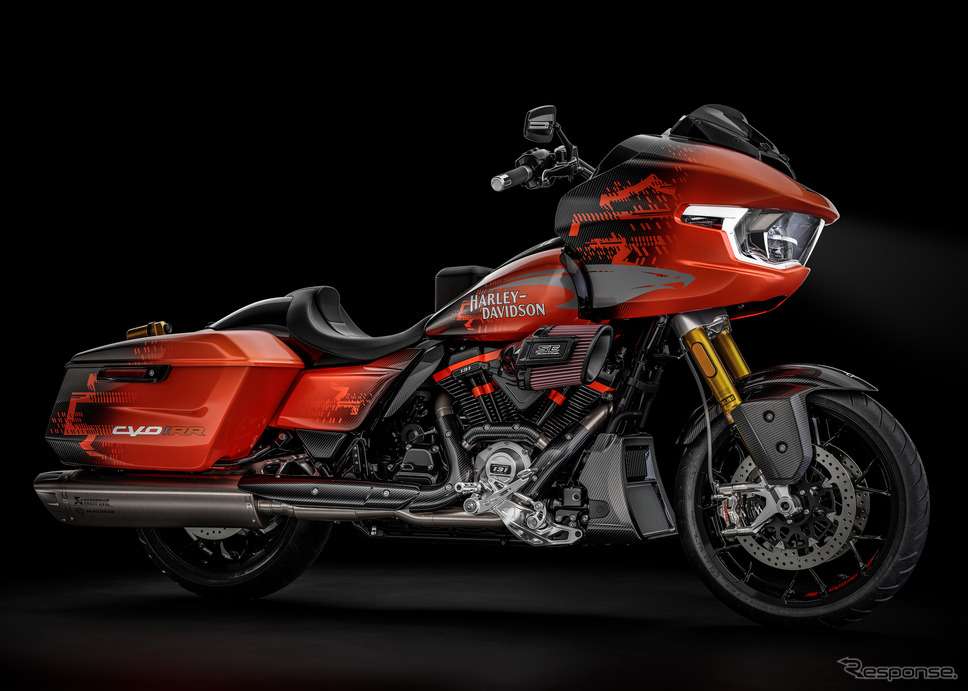ハーレーダビッドソン『CVO Road Glide RR』《photo by harley-davidson》