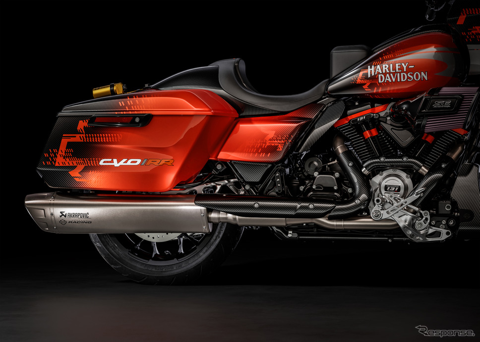 ハーレーダビッドソン『CVO Road Glide RR』《photo by harley-davidson》