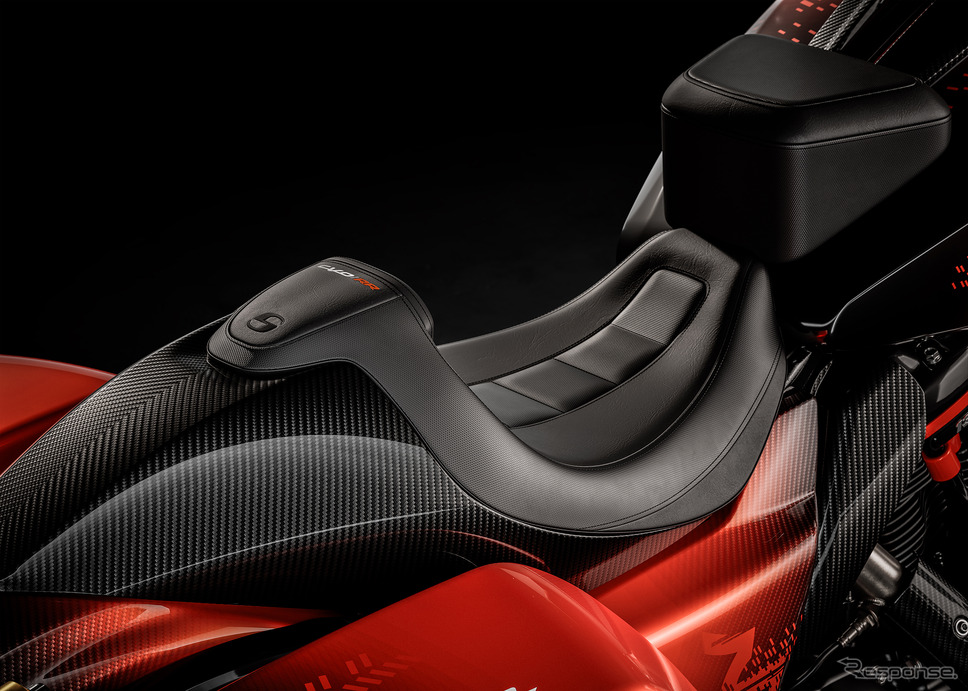 ハーレーダビッドソン『CVO Road Glide RR』《photo by harley-davidson》