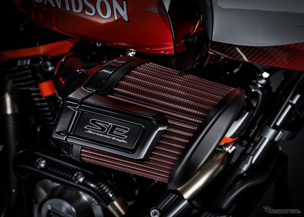 ハーレーダビッドソン『CVO Road Glide RR』《photo by harley-davidson》