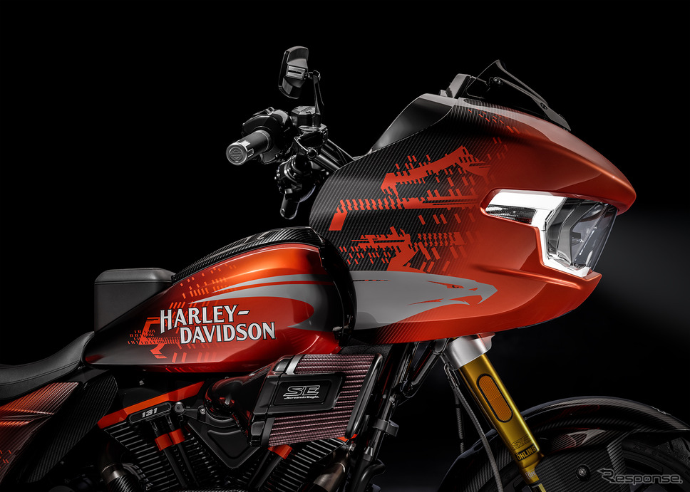 ハーレーダビッドソン『CVO Road Glide RR』《photo by harley-davidson》