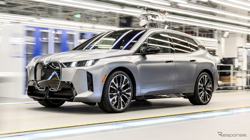 BMW『iX』改良新型の生産をドイツ・ディンゴルフィング工場で開始《photo by BMW》