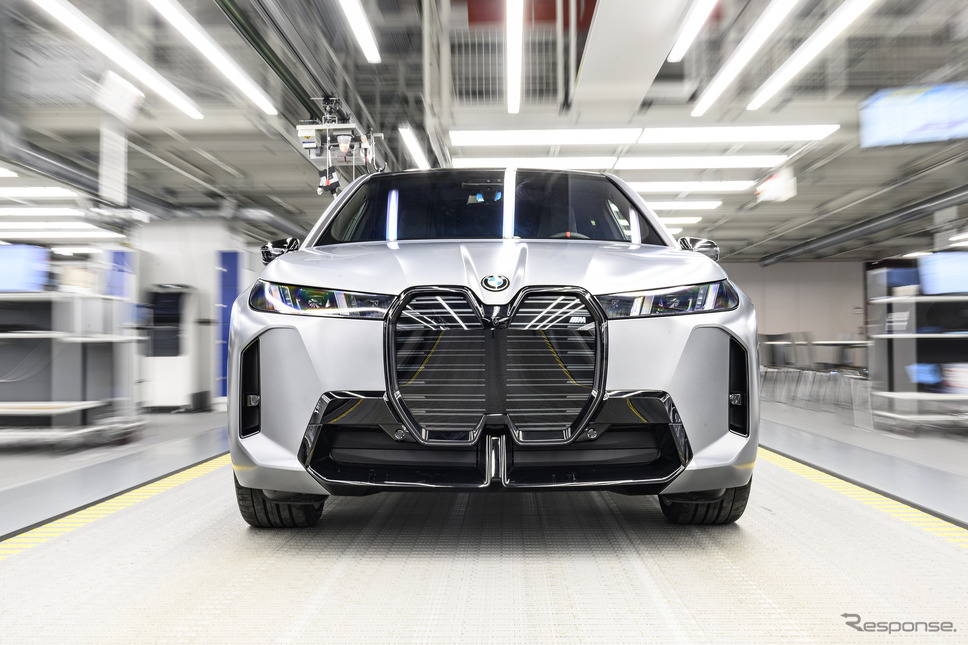 BMW『iX』改良新型の生産をドイツ・ディンゴルフィング工場で開始《photo by BMW》