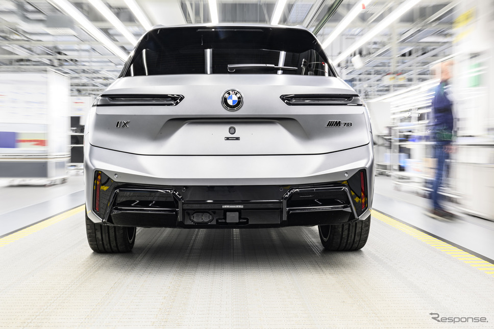 BMW『iX』改良新型の生産をドイツ・ディンゴルフィング工場で開始《photo by BMW》