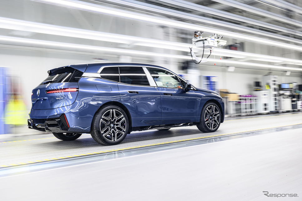 BMW『iX』改良新型の生産をドイツ・ディンゴルフィング工場で開始《photo by BMW》