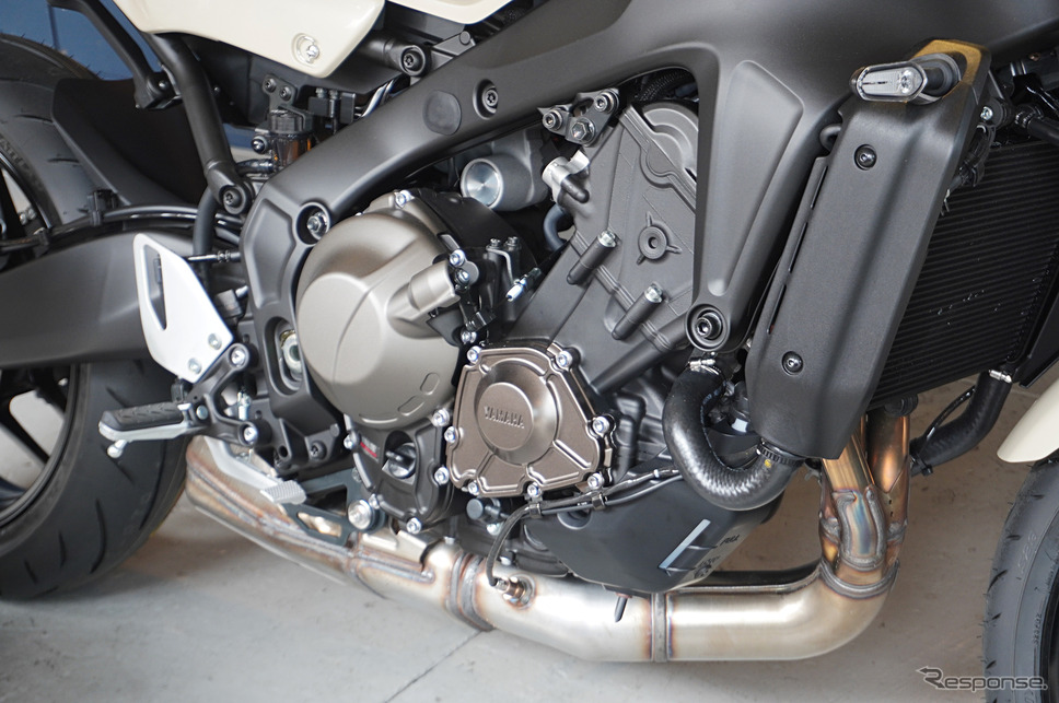 ヤマハ XSR900 2025年モデル(セラミックアイボリー)《写真撮影 宮崎壮人》
