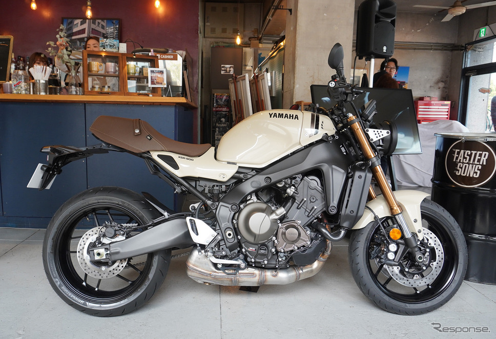 ヤマハ XSR900 2025年モデル(セラミックアイボリー)《写真撮影 宮崎壮人》
