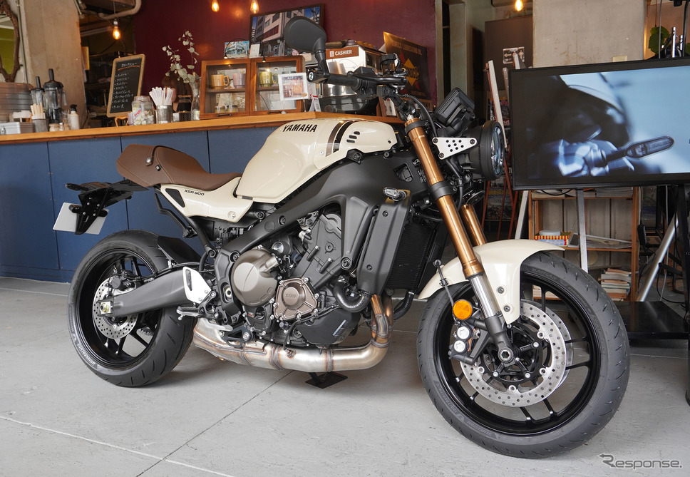 ヤマハ XSR900 2025年モデル(セラミックアイボリー)《写真撮影 宮崎壮人》