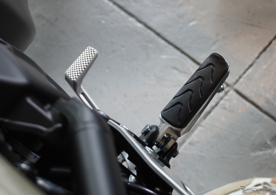 ヤマハ XSR900 2025年モデル(セラミックアイボリー)《写真撮影 宮崎壮人》