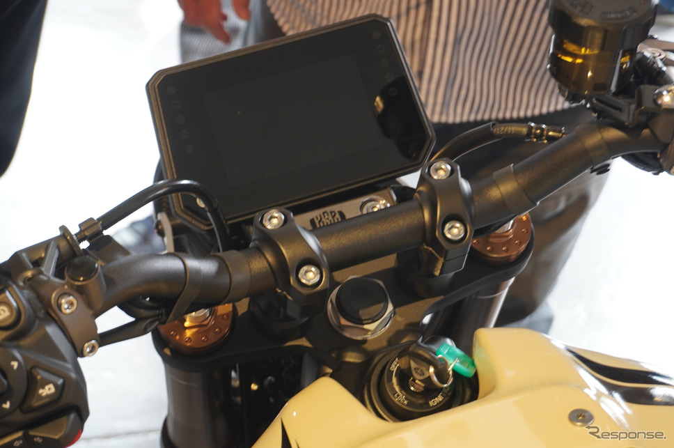 ヤマハ XSR900 2025年モデル(セラミックアイボリー)《写真撮影 宮崎壮人》