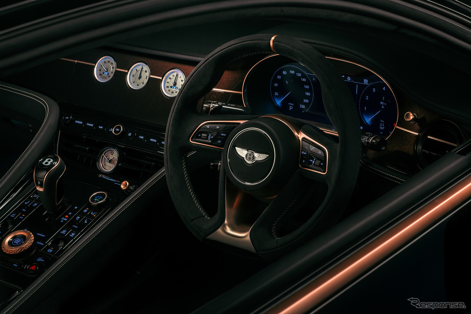 ベントレー バトゥール「ブラックローズ」《photo by Bentley》