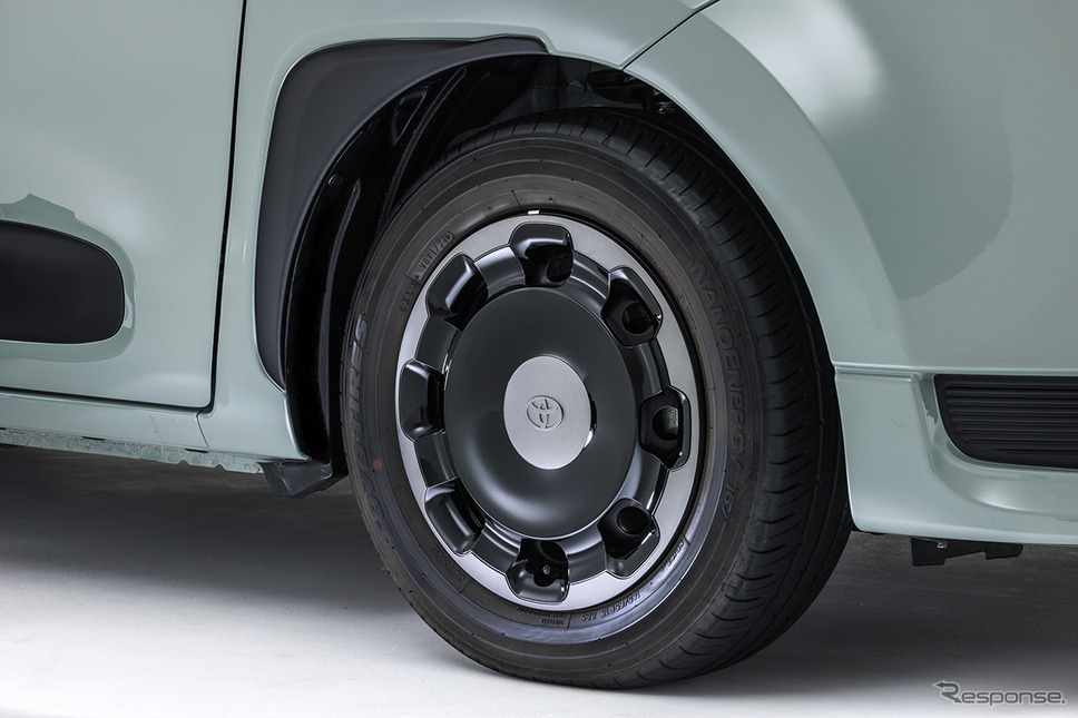 スライドドアの丸目で可愛いミニバンへ…ダムドからトヨタ『シエンタ』用ボディキットが登場《画像提供 ダムド》