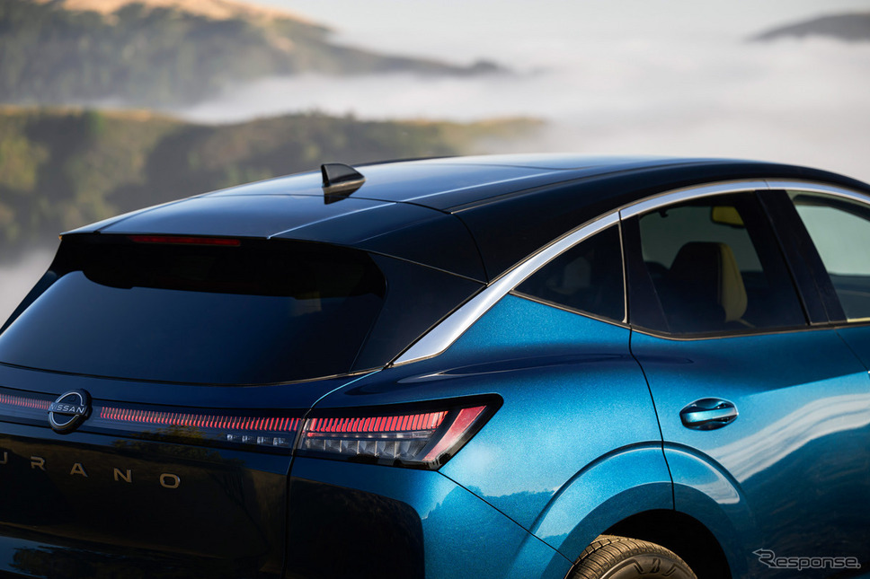 日産『ムラーノ』の2025年型に設定の新色「オーロラブルーメタリック」《photo by Nissan》