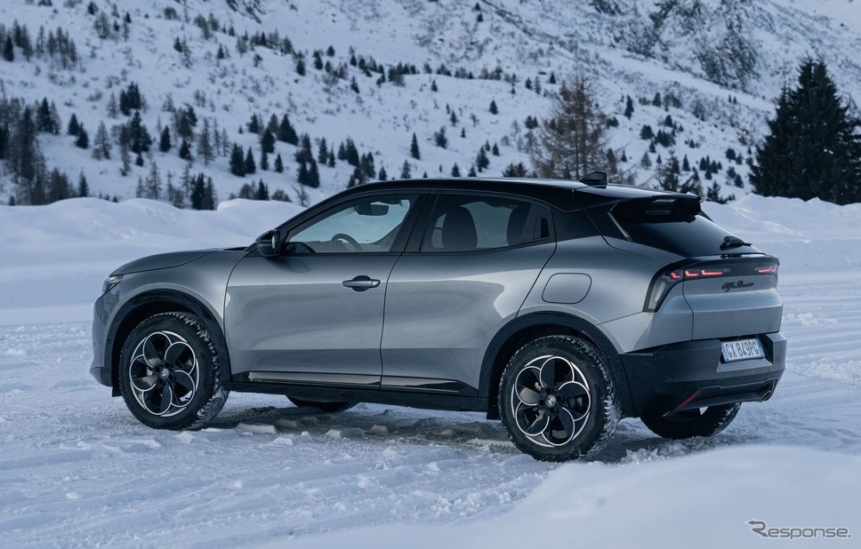 アルファロメオ『ジュニア』のハイブリッド4WD「イブリダQ4」《photo by Alfa Romeo》