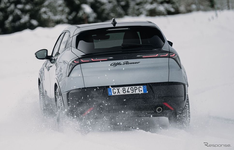 アルファロメオ『ジュニア』のハイブリッド4WD「イブリダQ4」《photo by Alfa Romeo》