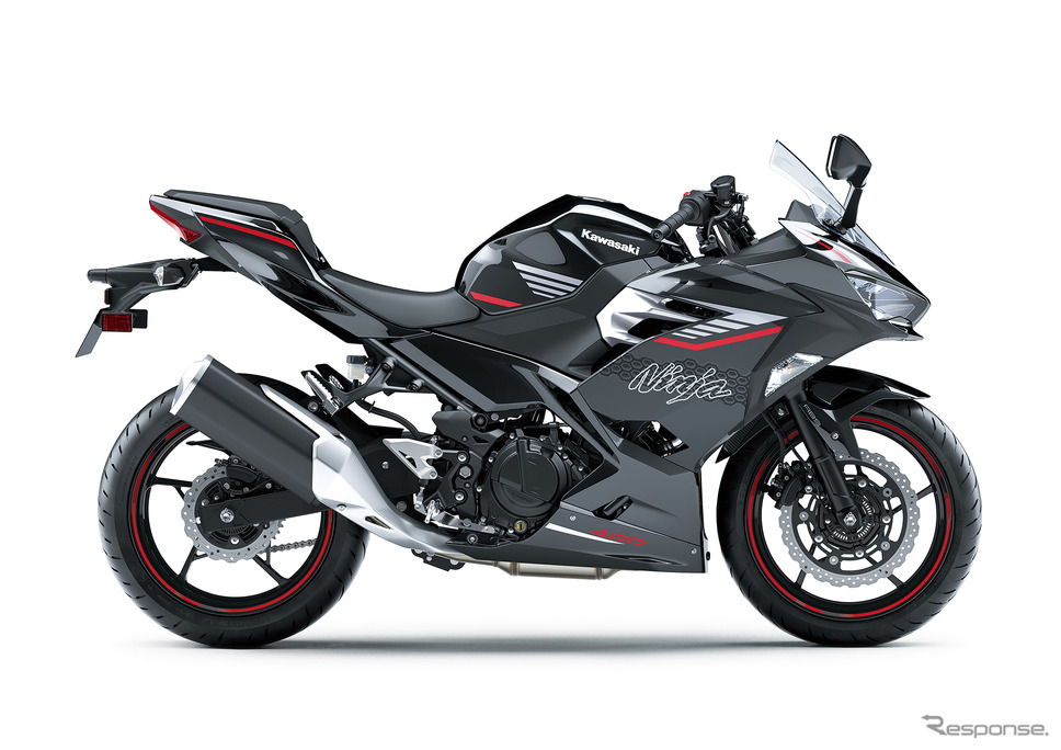 カワサキ Ninja400(メタリックスパークブラック×メタリックマグネティックダークグレー)《写真提供 カワサキモーターズジャパン》