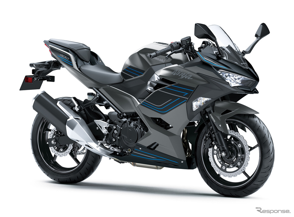 カワサキ Ninja400(メタリックマットグラフェンスチールグレー×メタリックフラットスパークブラック)《写真提供 カワサキモーターズジャパン》