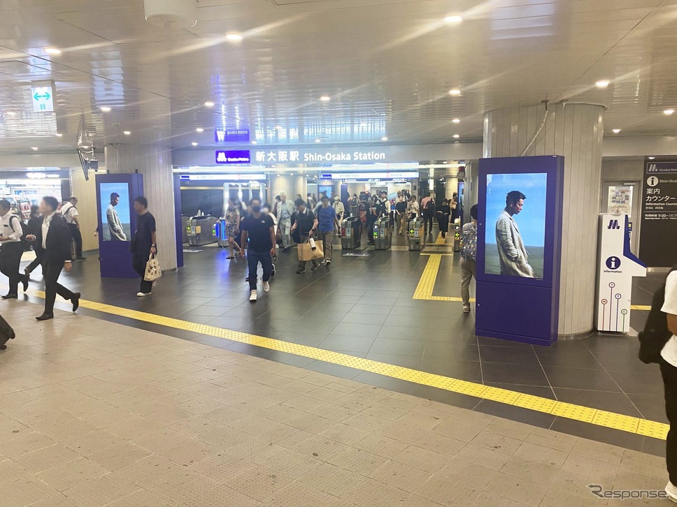 ［新大阪駅設置個所、経路案内］店舗から地下鉄御堂筋線の改札はすぐ《写真提供 エムケイホールディングス》