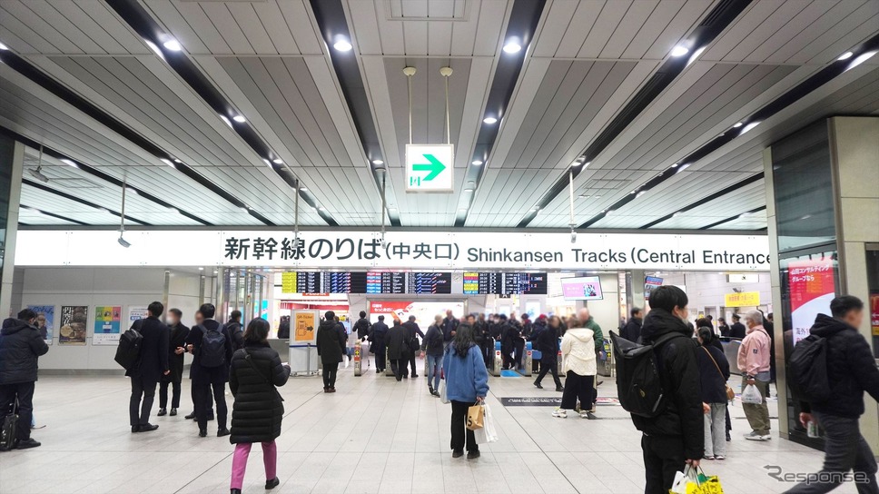［新大阪駅設置個所、経路案内］新幹線中央口改札から《写真提供 エムケイホールディングス》