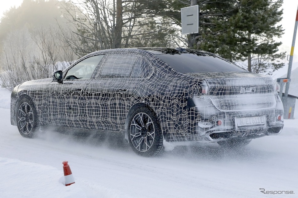BMW 7シリーズ 改良新型のプロトタイプ《APOLLO NEWS SERVICE》
