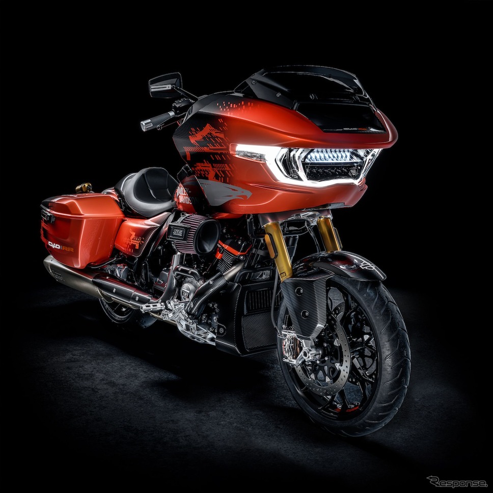 ハーレーダビッドソン『CVO Road Glide RR』《photo by harley-davidson》
