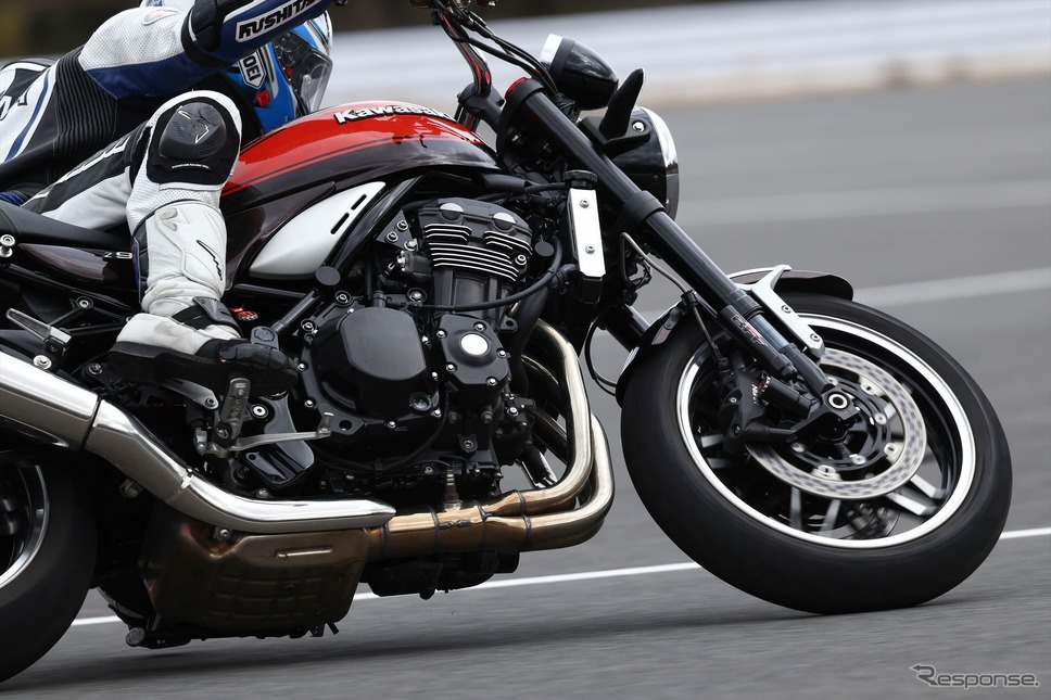 Z900RS(SHOWAハイパフォーマンスシリーズKIT装着車)《写真提供 日立Astemo》