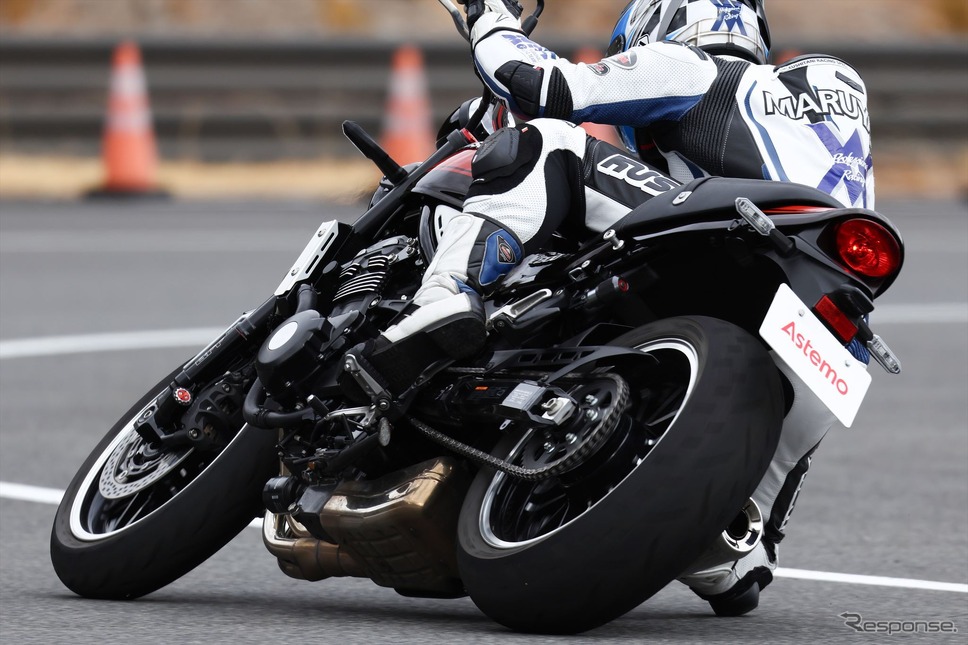 Z900RS(SHOWAハイパフォーマンスシリーズKIT装着車)《写真提供 日立Astemo》