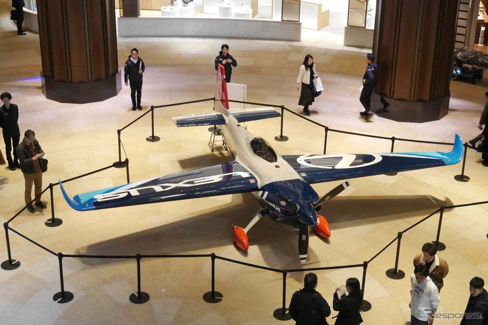 『AIR RACE X』で実際に飛行した機体「Zivko Edge 540 v3」《写真撮影 会田肇》