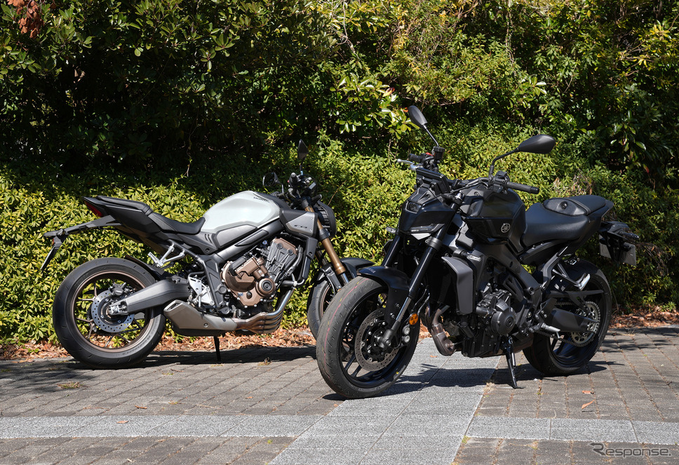 ホンダ CB650R E-Clutch(左)とヤマハ MT-09 Y-AMT(右)《写真撮影 柳田由人》