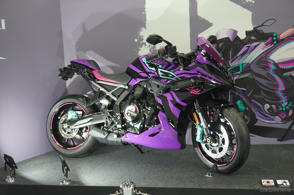 『ストリートファイター6』とコラボレーションした『GSX-8R Tuned by JURI』(大阪モーターサイクルショー2025)《写真撮影 宮崎壮人》