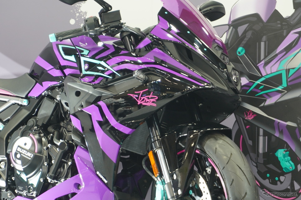 『ストリートファイター6』とコラボレーションした『GSX-8R Tuned by JURI』(大阪モーターサイクルショー2025)《写真撮影 宮崎壮人》